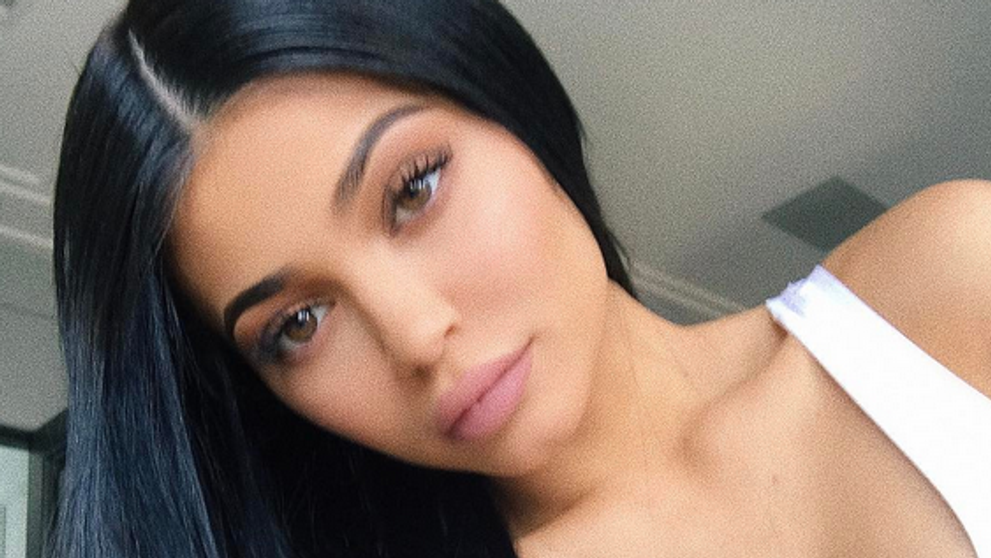 Kylie Jenner zaskočila fanúšikov. Takto vyzerajú jej pravé vlasy!