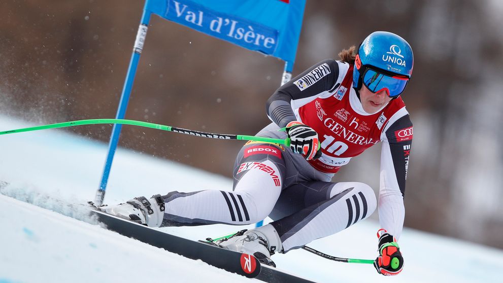 Vlhová s druhým najlepším výsledkom v super-G v kariére, vo Val d'Isere vyhrala Ledecká