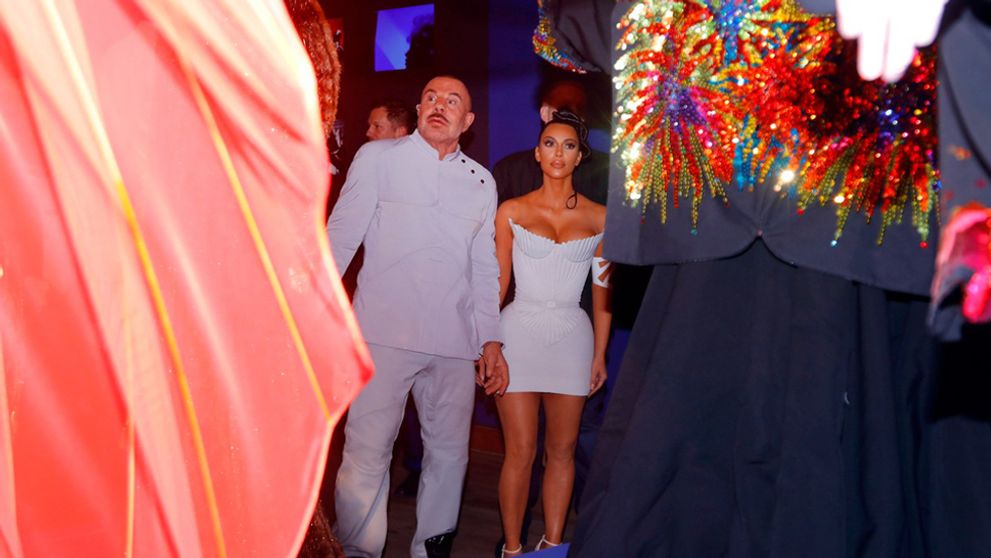 Módny svet prišiel o velikána: Stál za šokujúcimi róbami Beyoncé či Kardashianky