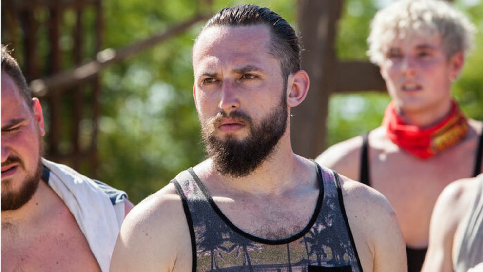 Nová móda na Ostrove: Yury dotiahol nosenie šatky k dokonalosti!