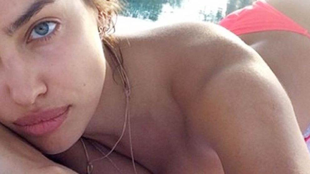 Modelka, ktorá je už mamou, v lascívnom overale: Zakryte deťom oči!