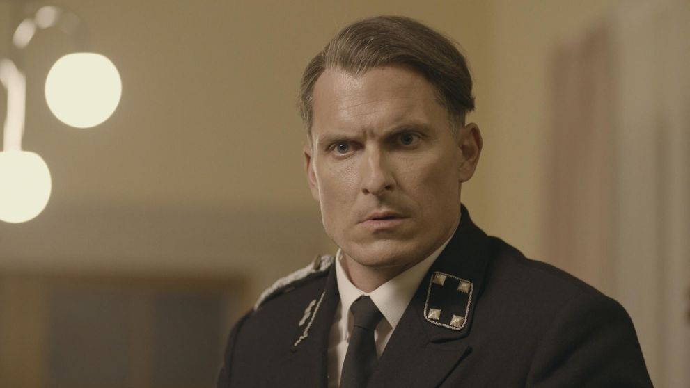 Walter vtrhne Holubcovi do bytu: V jeho posteli nájde nečakanú osobu