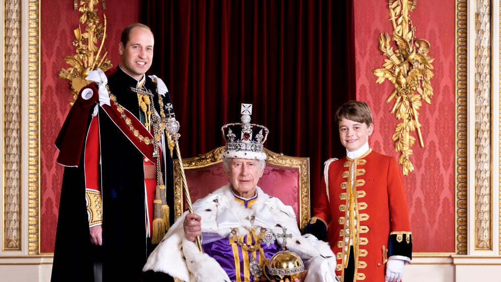 Tri generácie na jednom zábere: Kráľ Karol III. so synom a vnukom