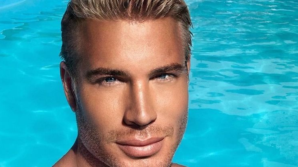 Český Ken sa stal otcom. Dieťa mu porodila náhradná matka