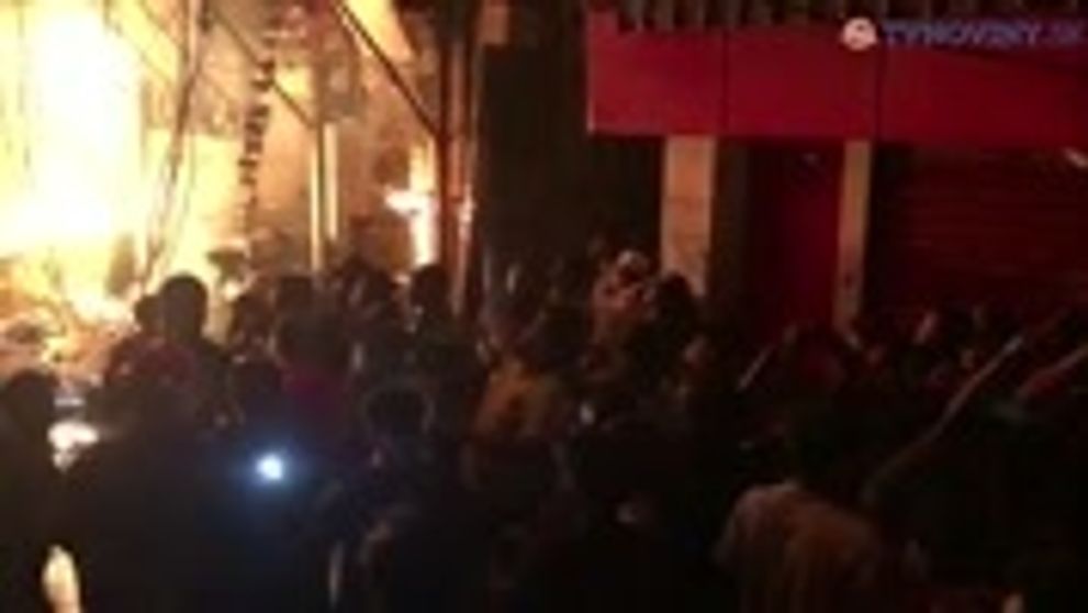 Ako sa mu toto podarilo? Pes strčil hlavu do kolesa a nešla už von