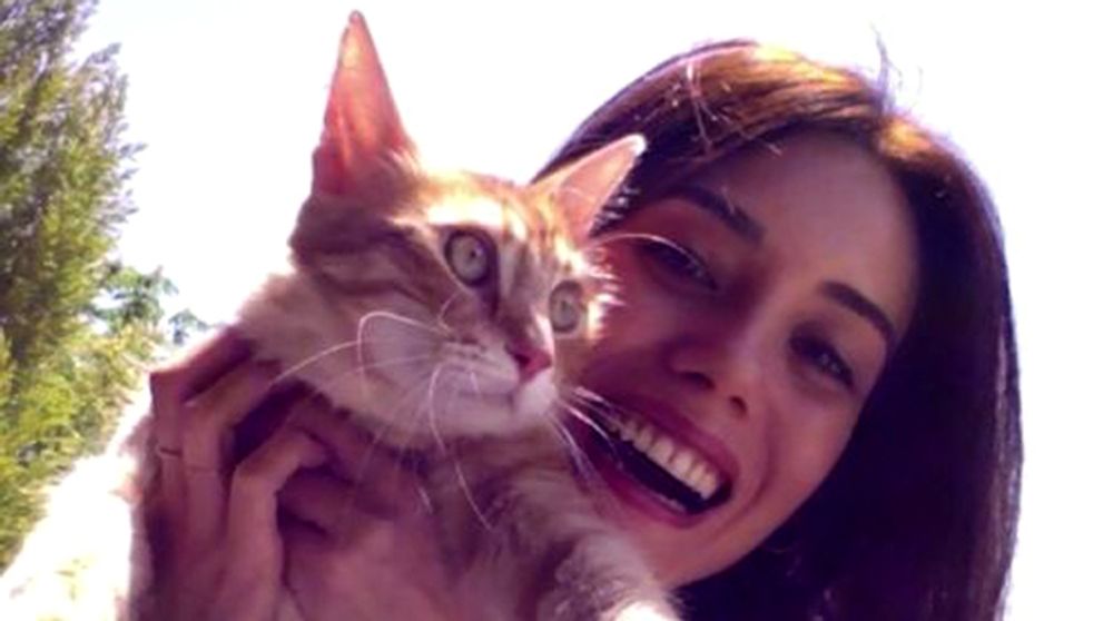 Cansu Dere ukázala svojho maznáčika!