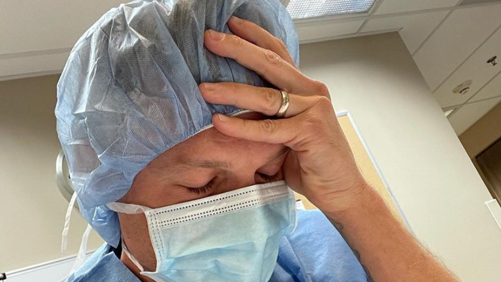 Modlitby vyslyšané. Spevák sa po komplikáciách teší z tretieho dieťaťa