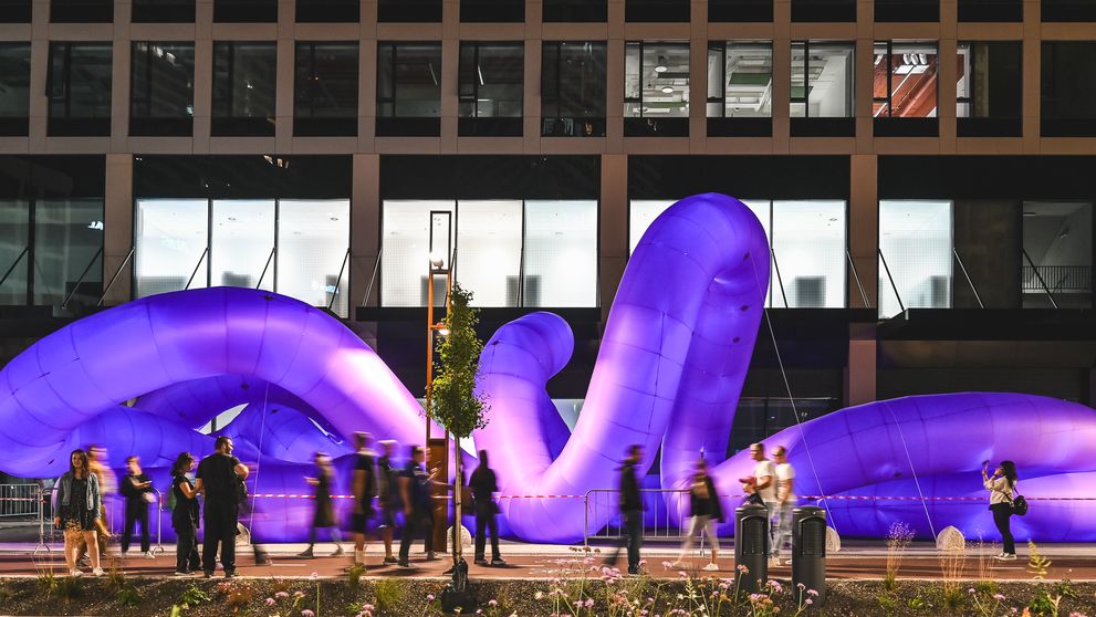 Biela noc prilákala do ulíc nočnej Bratislavy takmer 200 000 ľudí všetkých generácií