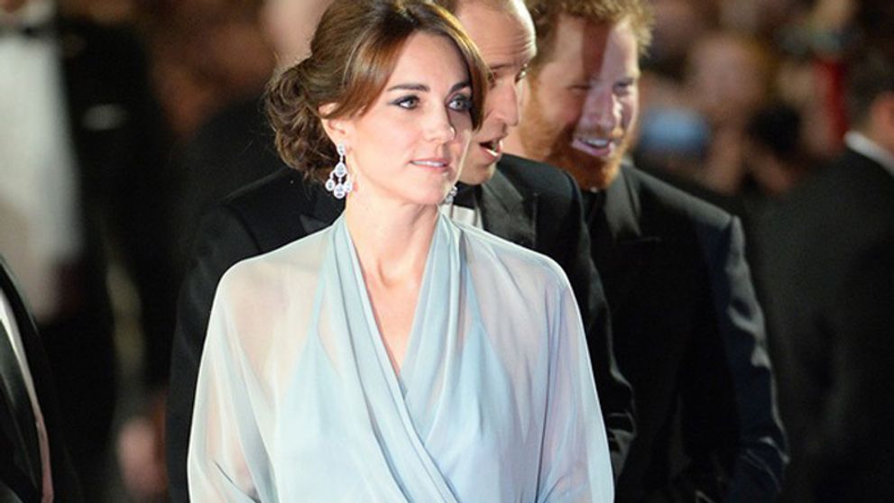 Zahalená a predsa sexy. Kate Middleton v doteraz najodvážnejších šatách