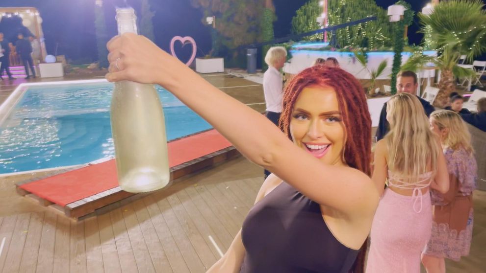 Rachel na zemi, Adam vo vani. Srdiečka prežili divokú noc