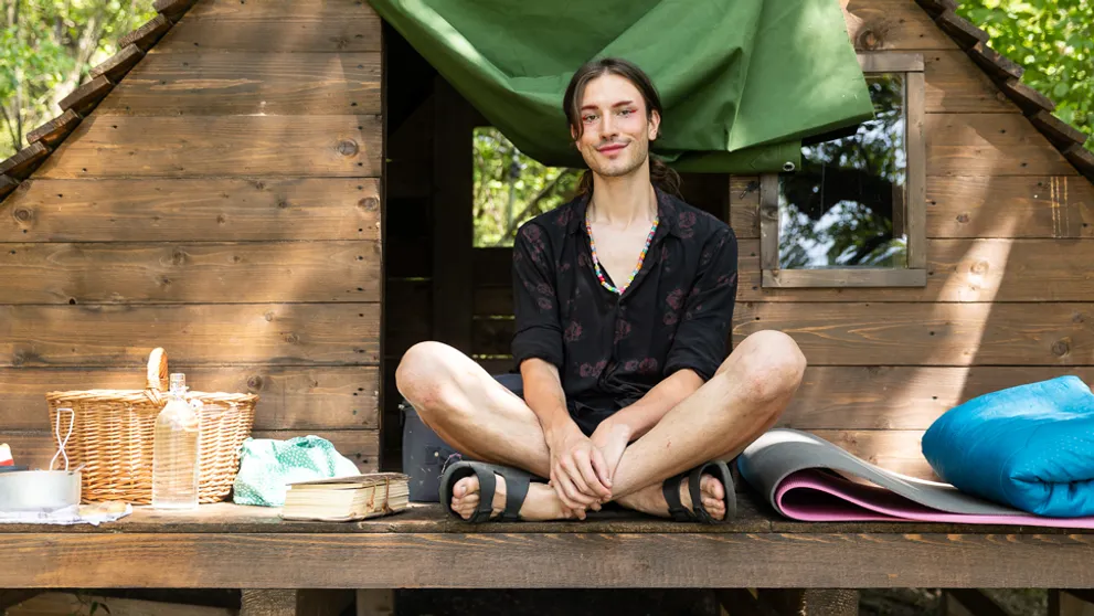 Daniel si do chatky zbalil aj drevený penis: Farmárov zaujímalo, čo s ním bude robiť