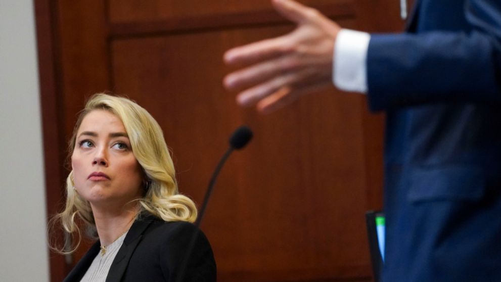 Neprešiel ani mesiac a už je opäť pred súdom. Amber čelí ďalším obvineniam