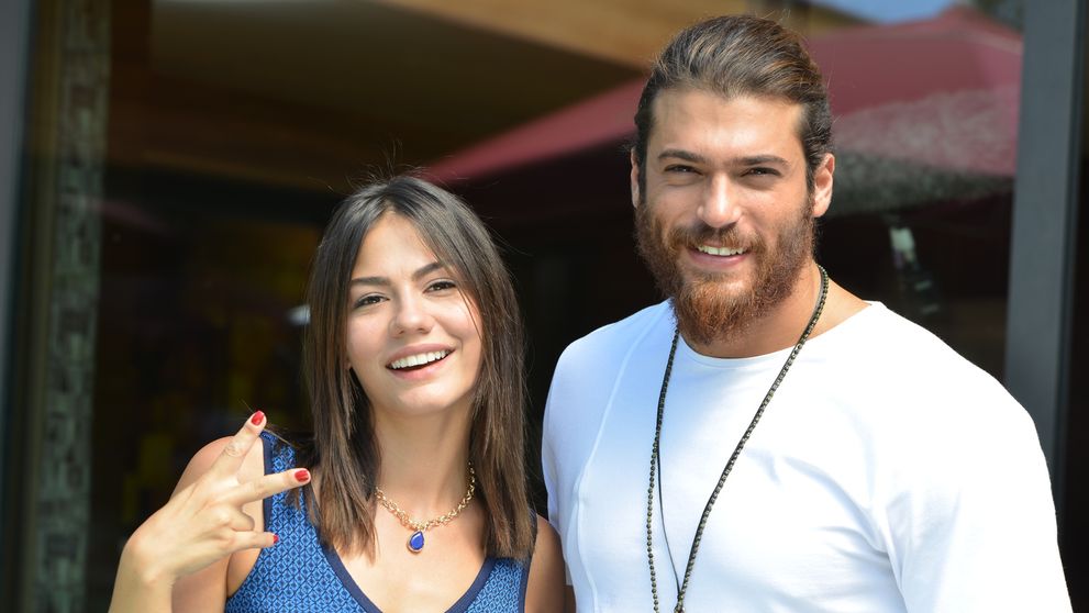 Can zo seriálu S hlavou v oblakoch na červenom koberci v obleku: Fanúšičky jasali