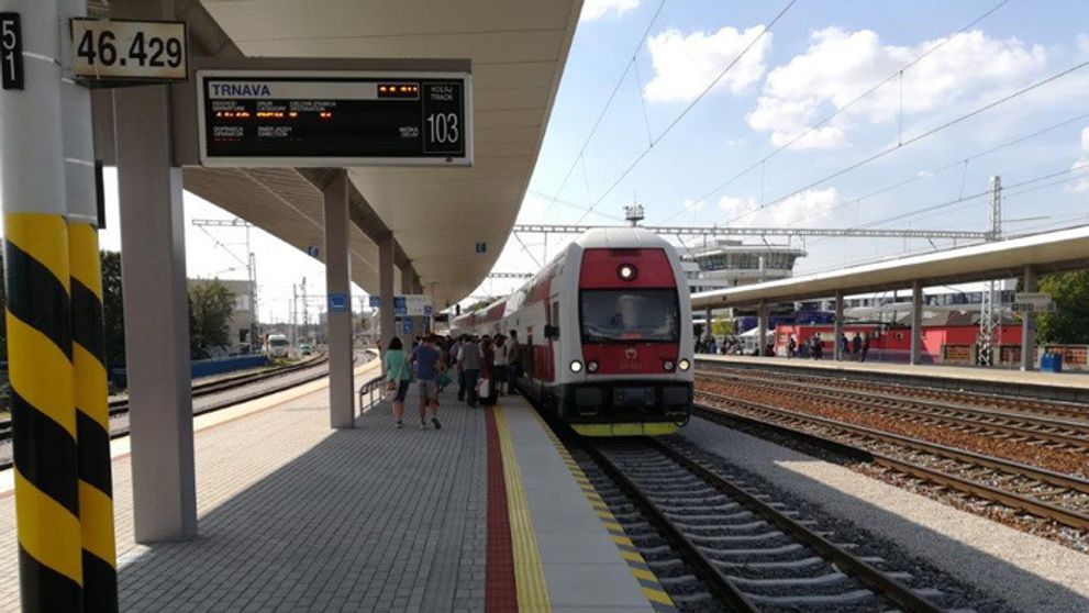 Zmena času cez víkend zasiahne aj dopravu