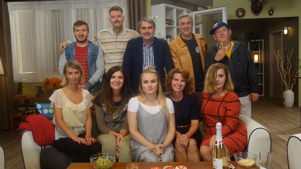 Mamička trošku pije: Alkoholička a ešte aj lesbička!
