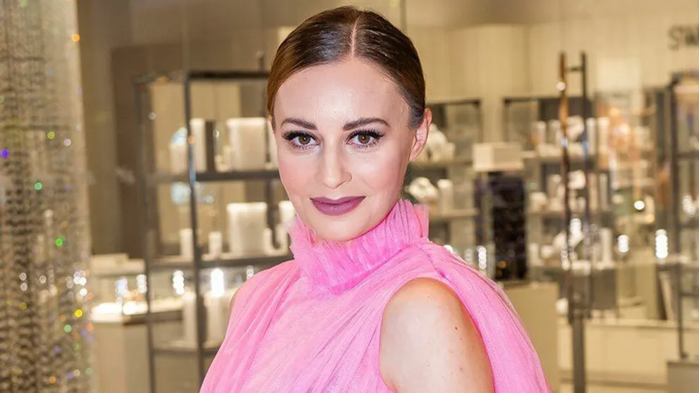 Mária Čírová ako diva v ružovom. Keď sa zjavila, všetky oči spočinuli na nej
