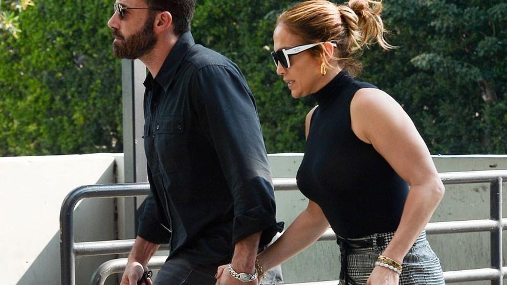 Dôvod, prečo si Ben Affleck obzeral prsteň: Nie je to tak, ako si myslíte!