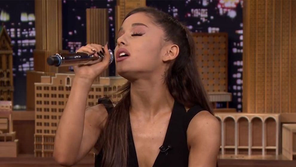 Perfektné! Ariana Grande a jej fantastická imitácia Britney Spears a Aguilery
