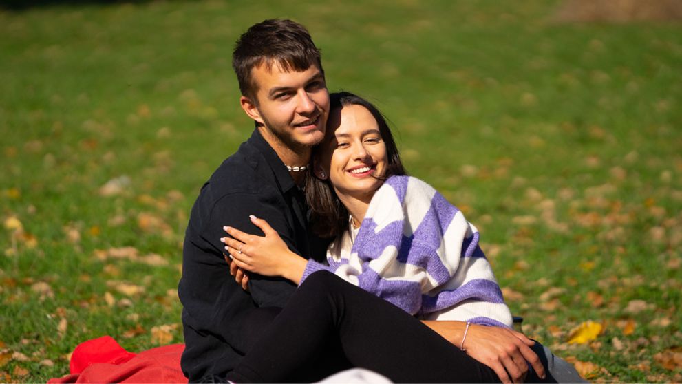 Bývalá farmárka žiari šťastím: V objatí so známym spevákom!