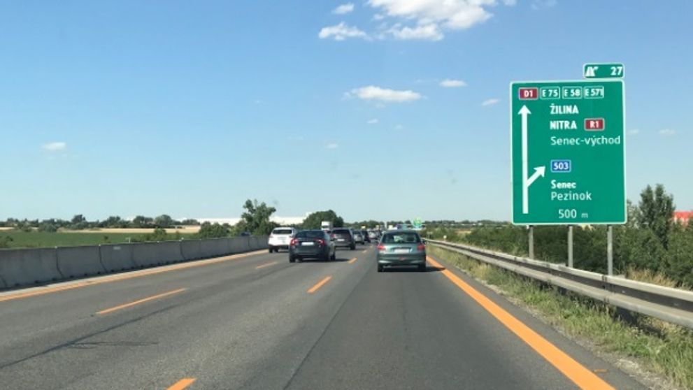 Poznáme ceny diaľničných známok na budúci rok, vodičov potešia