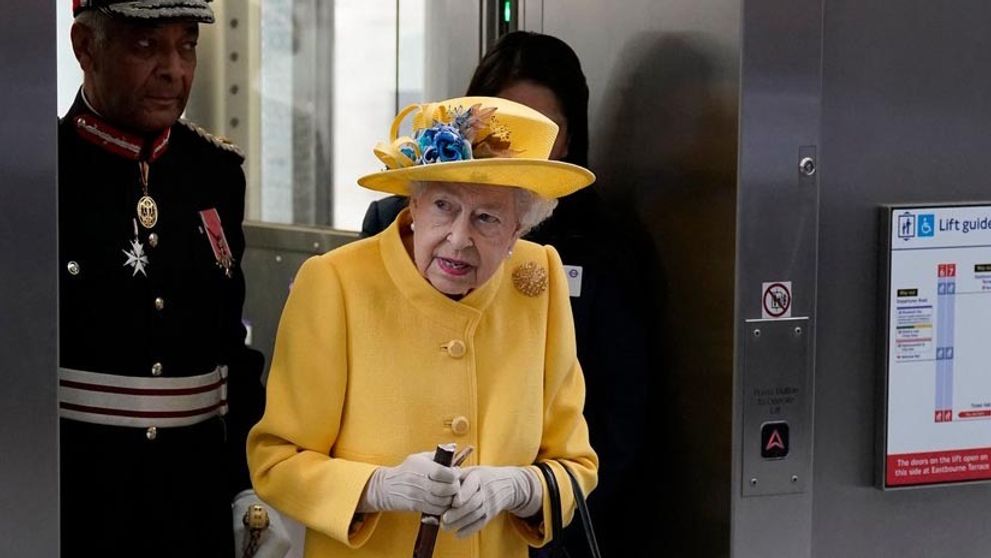 Obrovské prekvapenie! Kráľovná sa nečakane objavila na stanici