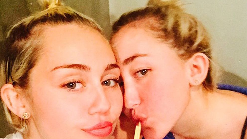 Ako dve hrozná. Jedna horšia než druhá. Sestry Miley a Noah Cyrus