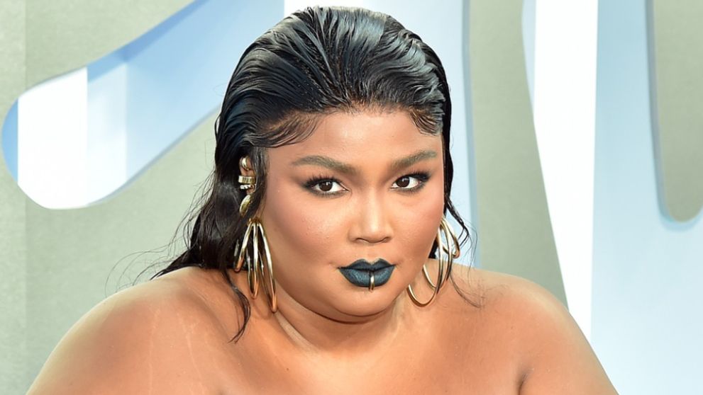 Lizzo na červenom koberci „zažiarila“ v gigantickom vreci na smeti. To vážne?!