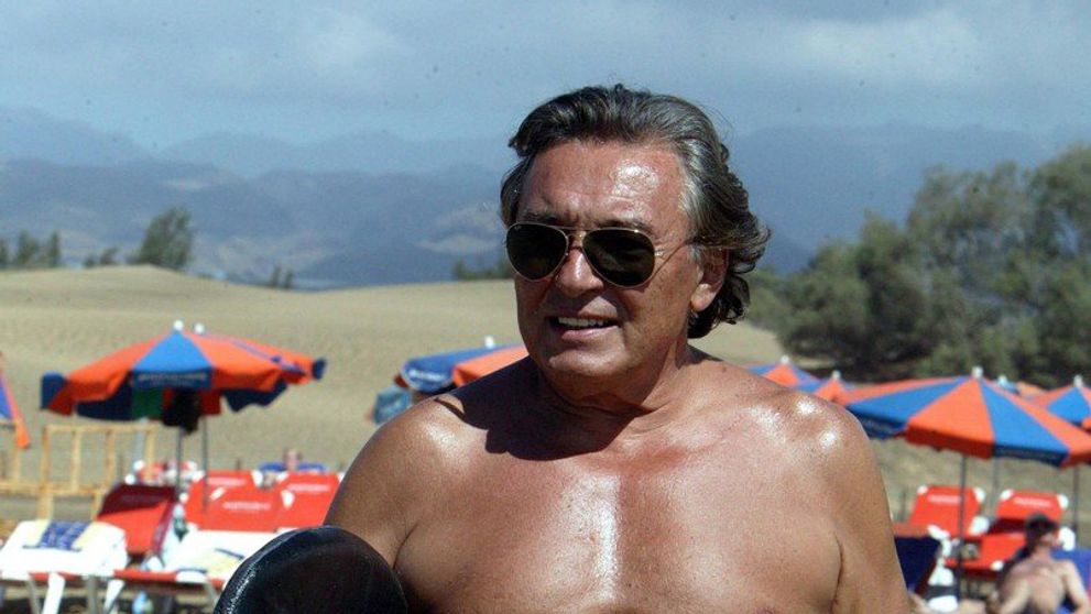Karel Gott oslavuje 80 rokov. Odpadnete z jeho fotky v plavkách