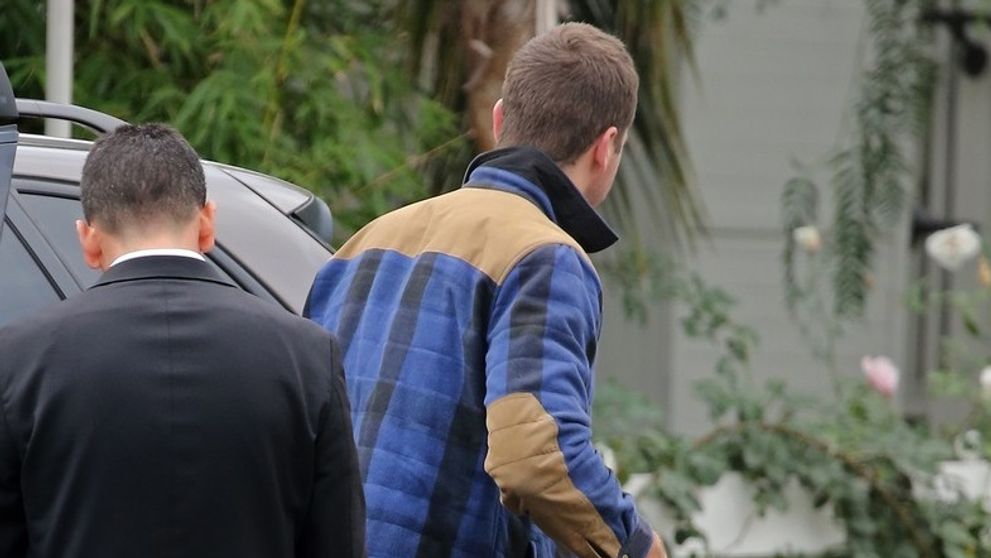 Údajne znásilňoval ženu celé hodiny. Herec nastúpil do liečebne