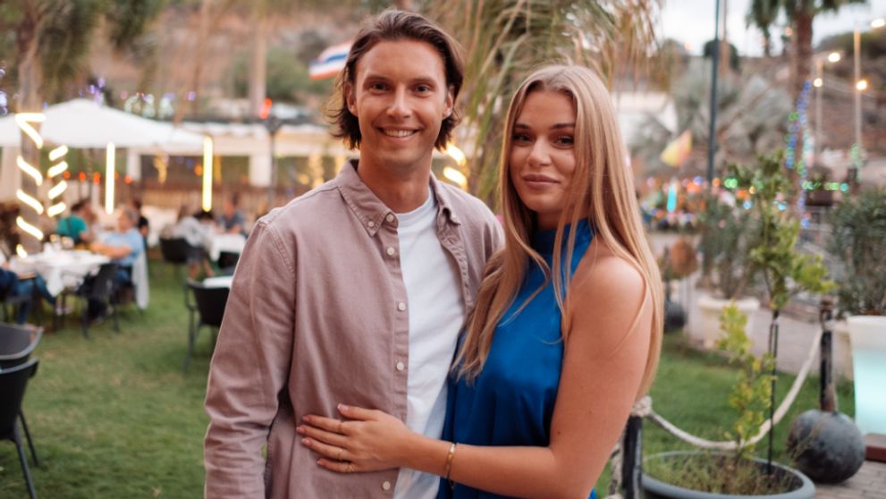 Pítr na romantickom rande s Vivian. Sú zo seba nadšení