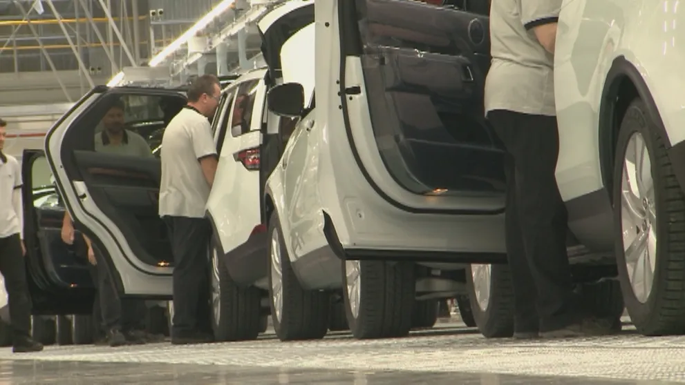 Kým iné naše automobilky nábor stopli, Jaguar hľadá takmer tisíc nových zamestnancov