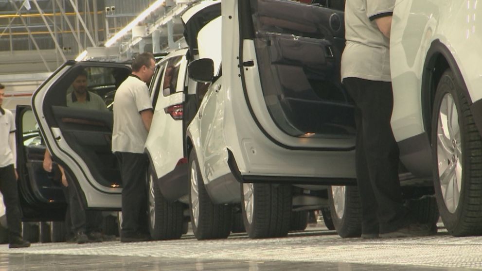 Kým iné naše automobilky nábor stopli, Jaguar hľadá takmer tisíc nových zamestnancov