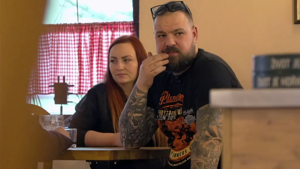 Hrozný osud majiteľa reštaurácie: Keď mal šesť, priateľ jeho mamy ho skoro uškrtil!