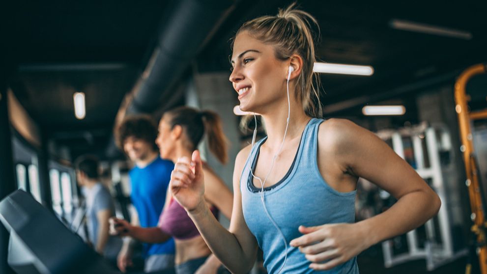 Preč s vianočnými kilami! Aké cviky zaručene zaberú?