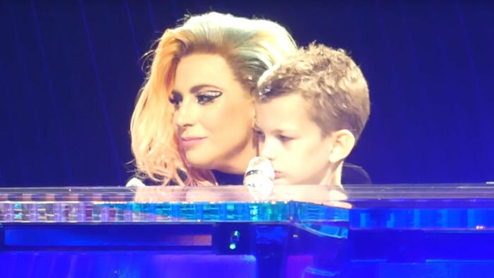 Lady Gaga pozvala na pódium autistického chlapca. Na tento zážitok nezabudne do konca života