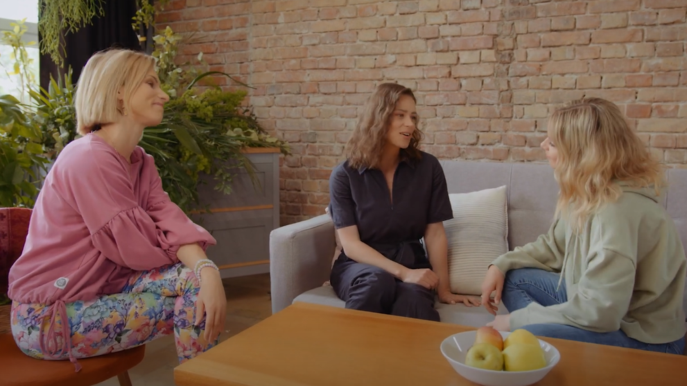 Nela Pocisková má nový klip. Hviezdi v ňom aj čerstvá mamina Gabika Marcinková