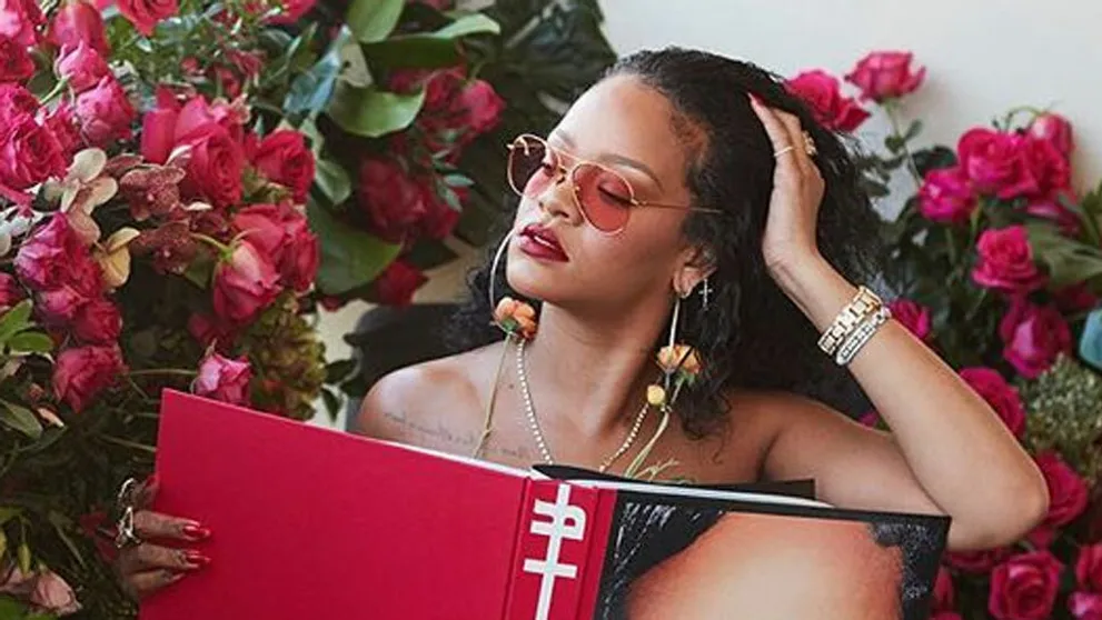 Je nahá alebo nie je nahá? Keď uvidíte Rihannu, túto otázku si položíte aj vy