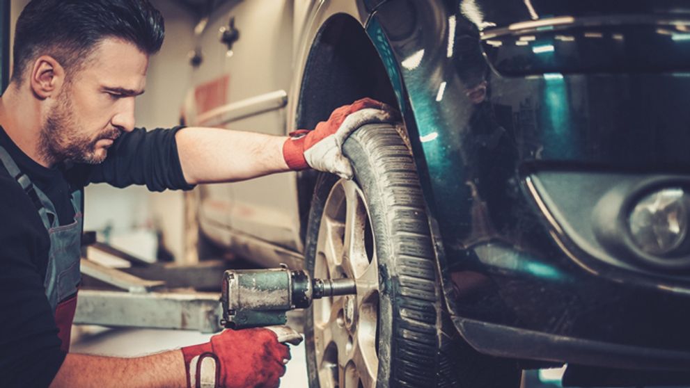 Odborník vyvrátil mýtus o jazdení na zimných pneumatikách po celý rok