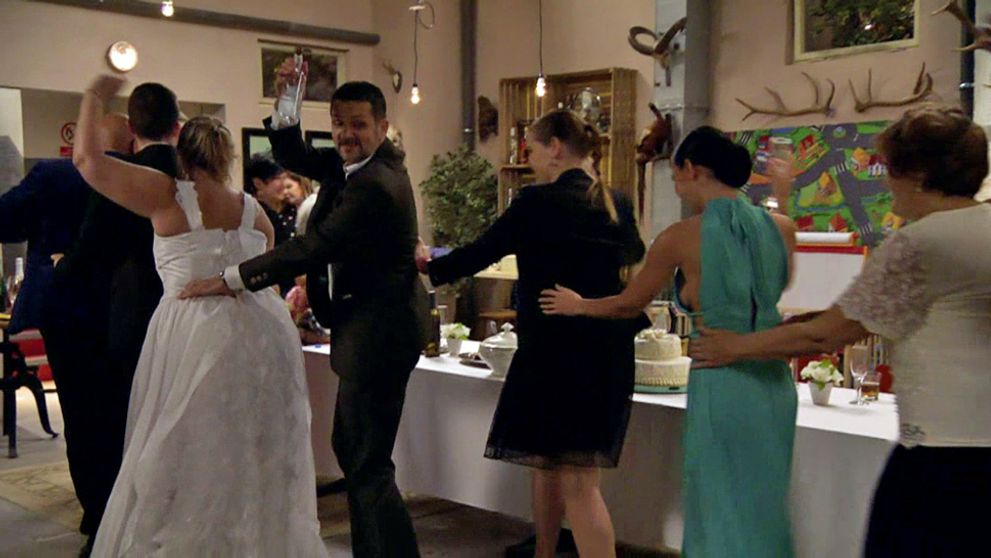 Najzábavnejšia seriálová svadba! Pokračovalo sa aj po skončení epizódy