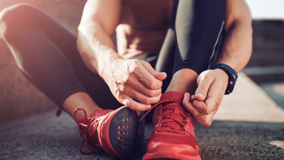 Módny styling so športovou obuvou, ktorá nesmie chýbať ani vo vašom šatníku