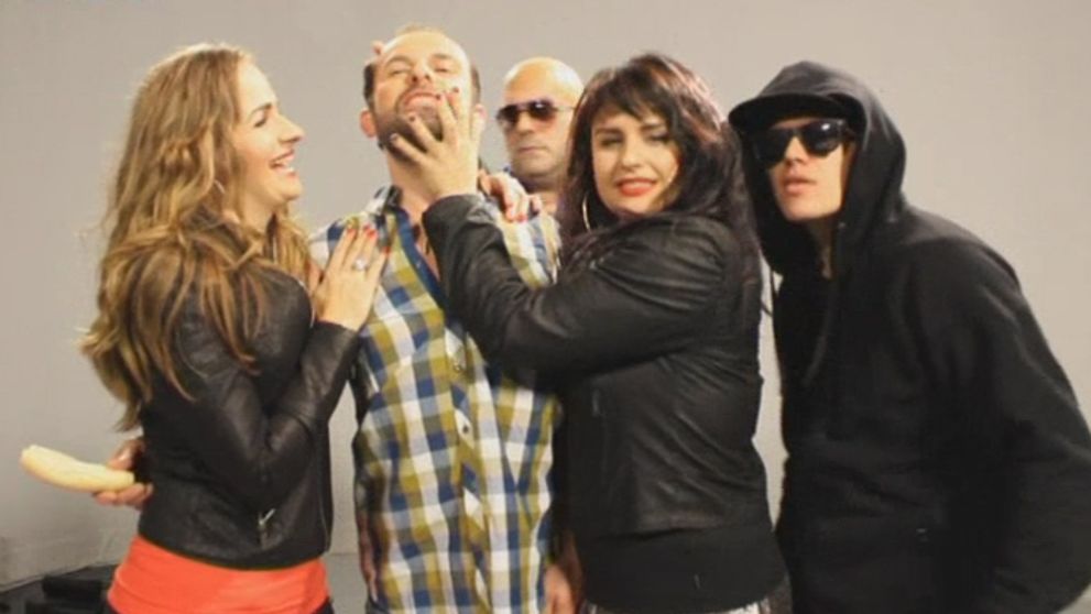 Kredenc je smrť! Teda... smršť! Humoru!