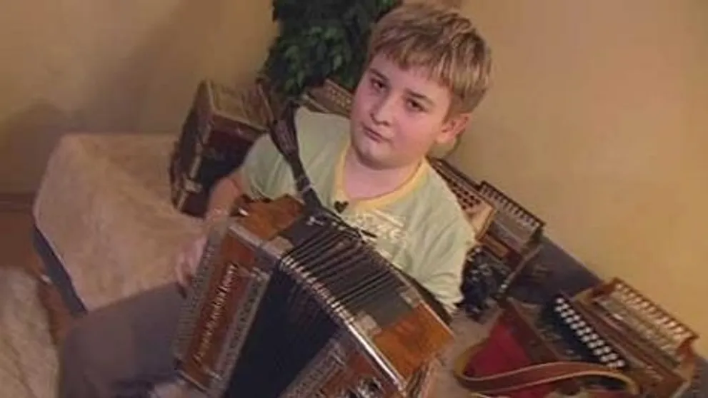 Patrik je veľký talent v hre na heligónku!