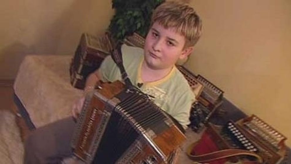 Patrik je veľký talent v hre na heligónku!