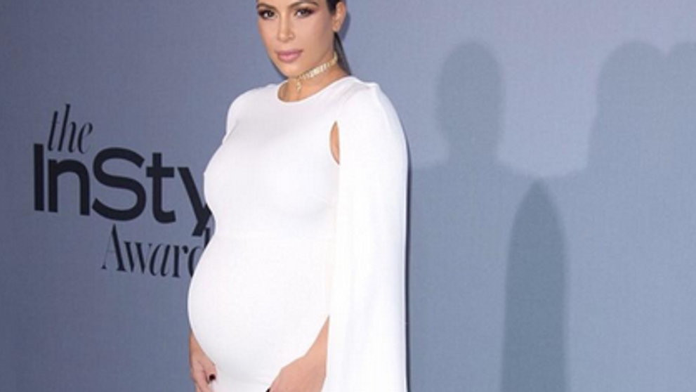 Kim Kardashian prvýkrát ukázala syna. Na koho sa podobá?