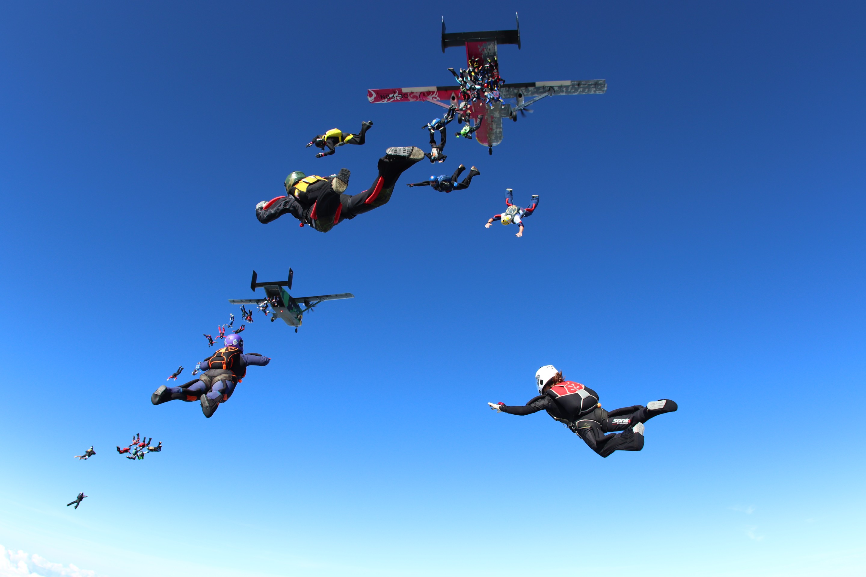 Rekordný zoskok parašutistov