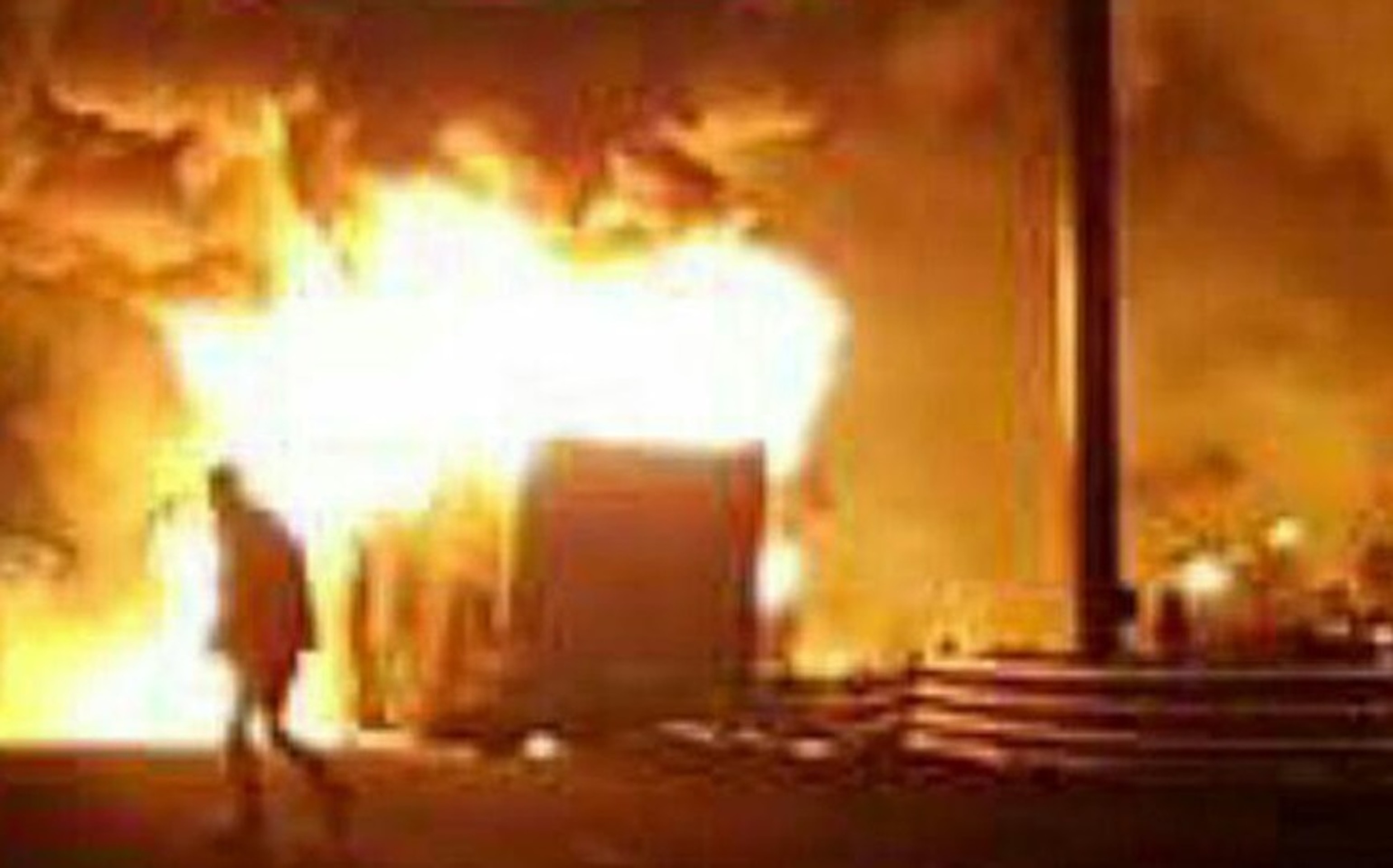 Havarovaný maďarský autobus so študentmi sa ocitol v plameňoch.