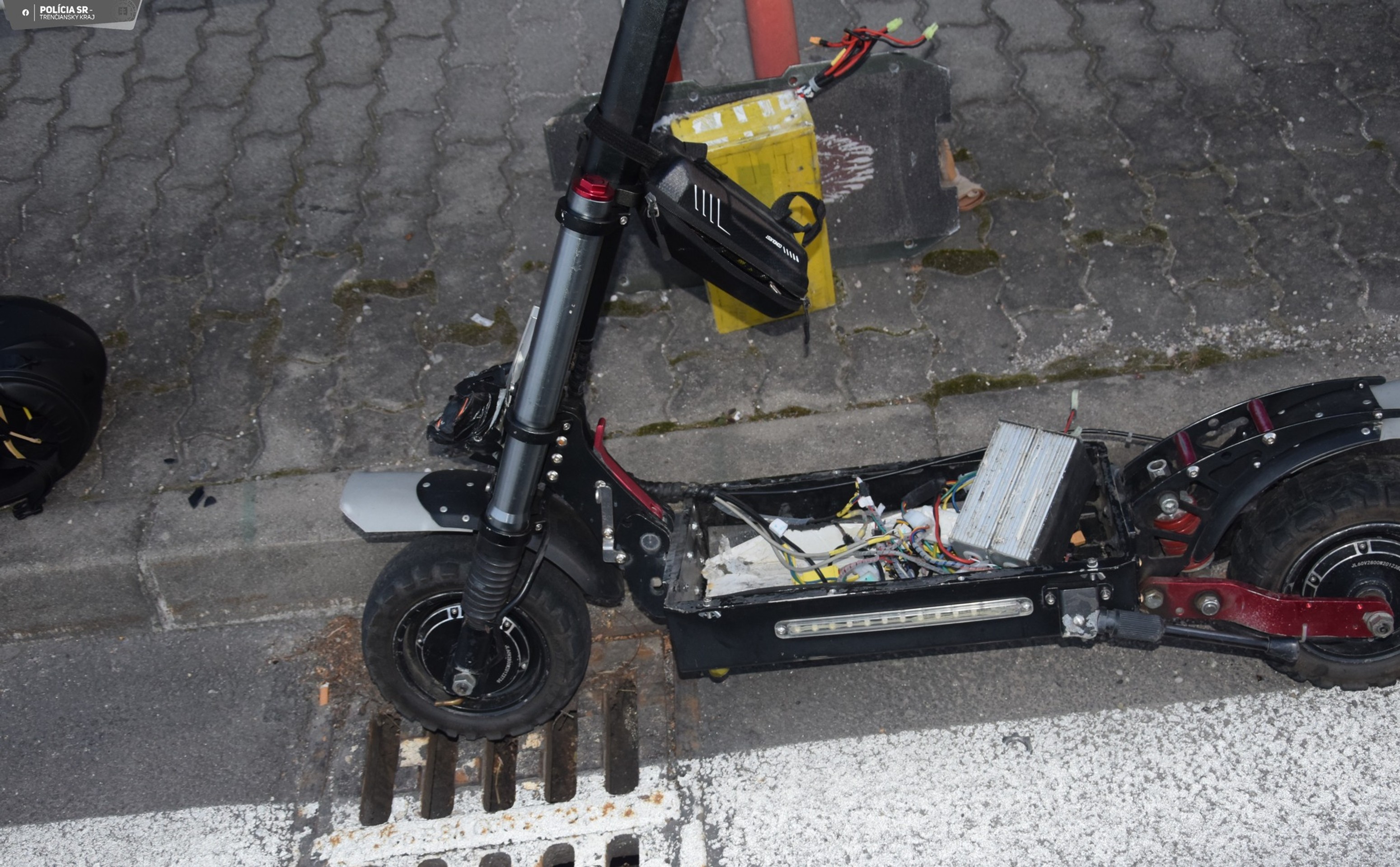 Muž na kolobežke zrazil chodkyňu.