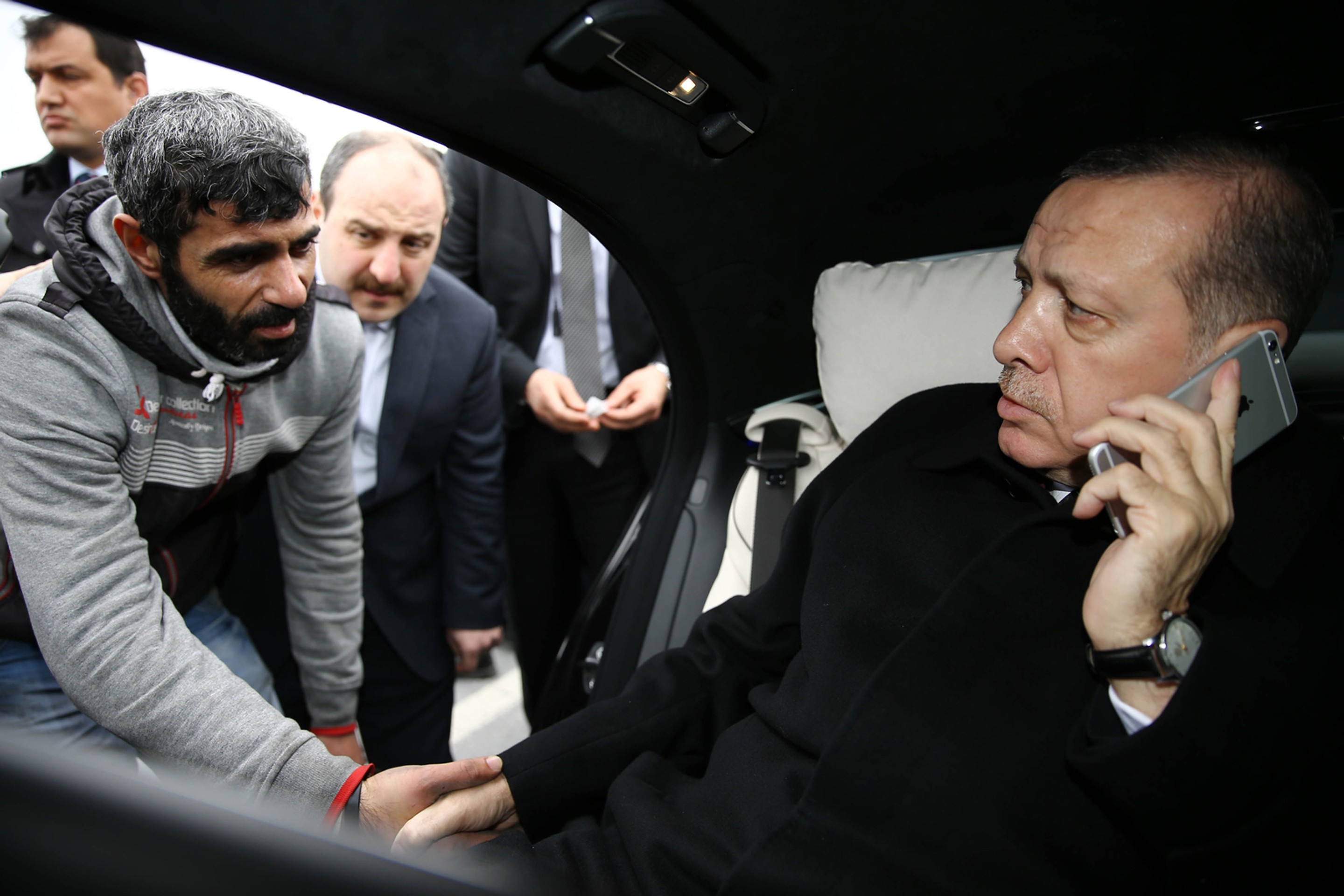 Turecký prezident Recep Tayyip Erdogan vyhovoril samovrahovi skok z mosta.