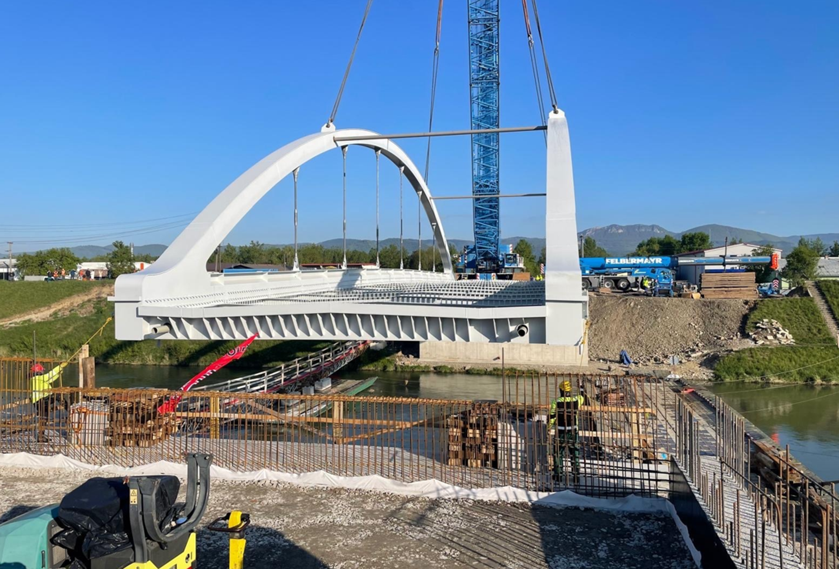 V Ilave osádzali nový most.