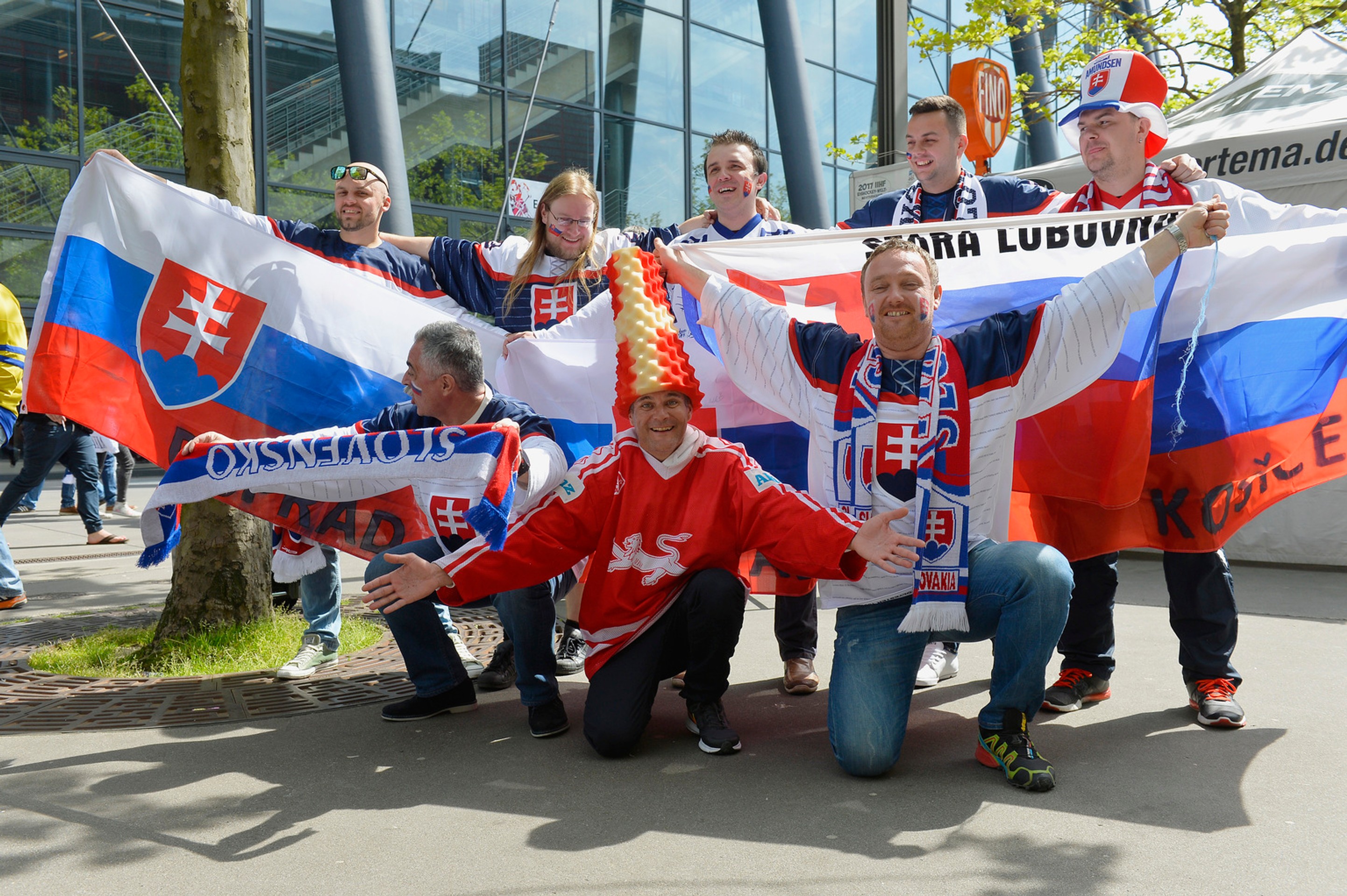 Na snímke slovenskí fanúšikovia pred zápasom Slovensko - Taliansko.